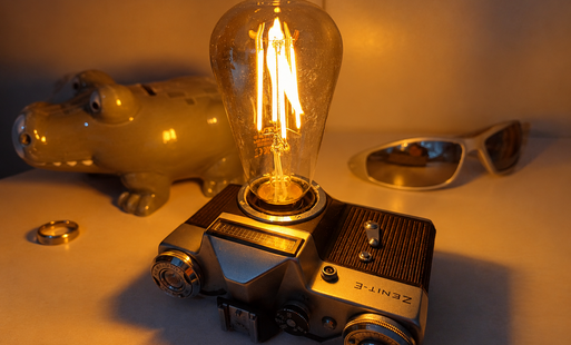 lampka zrobiona z aparatu fotograficznego 